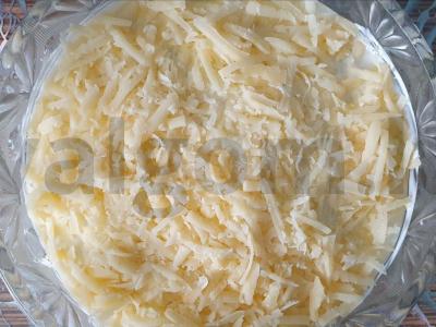 Salotas „Mimoza“ su kietuoju sūriu ir silkėmis Žingsnis 11