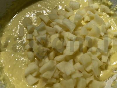 Šarlotė su varške ir obuolių gabaliukais Žingsnis 4