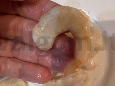 Traškios krevetės paniruotėje, kepamos augaliniame aliejuje Žingsnis 2