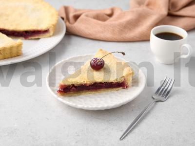 Vyšnių pyragas pagrindine nuotrauka