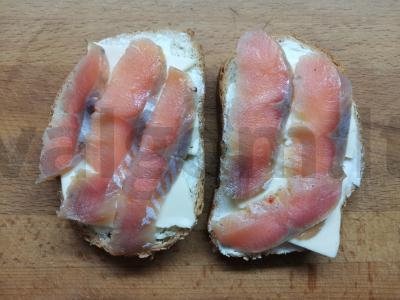 Sumuštiniai su silkių lašiša, sūriu ir agurku Žingsnis 3