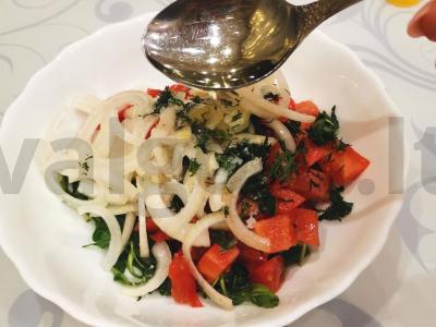 Salotas su rukola ir pomidorais Žingsnis 6