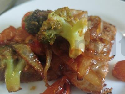 Kiaulienos šnicelis su daržovėmis pagrindine nuotrauka