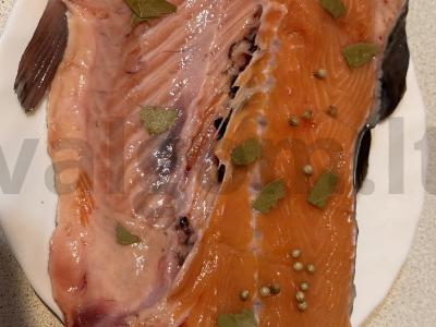 Sūdyta lašiša namuose su prieskoniais Žingsnis 3