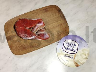 Brusketa su lašiša ir sūdyto sūrio „Gausos sala“ Žingsnis 1