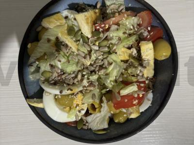 Lengvas salotas su keptu tofu pagrindine nuotrauka