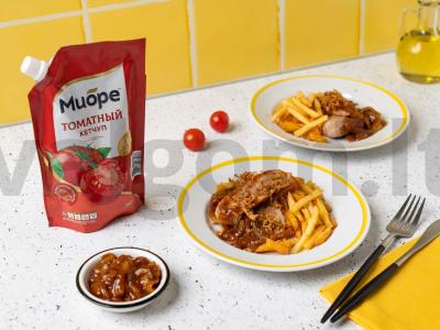 Karių dešrelės su naminiu padažu pagrindine nuotrauka