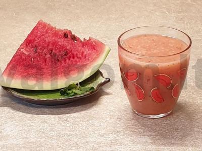 Limonadas su arbūzu ir nektarinu pagrindine nuotrauka