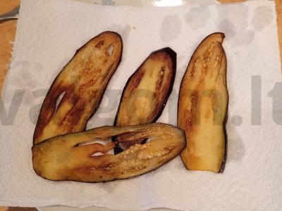 Baklažanų ritinėliai su varškės sūriu ir riešutais Žingsnis 6