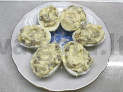 Įdaryti kiaušiniai su silke ir ikrais Žingsnis 5