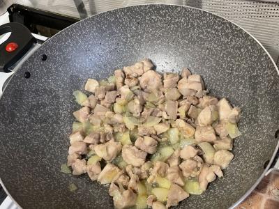 Vištiena su kiaušinių makaronais Žingsnis 4