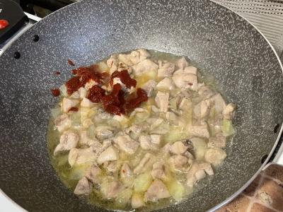 Vištiena su kiaušinių makaronais Žingsnis 5