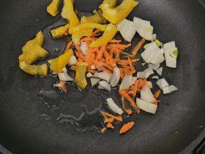 Vištiena su daržovėmis pomidorų padaže Žingsnis 3