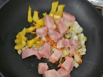 Vištiena su daržovėmis pomidorų padaže Žingsnis 4