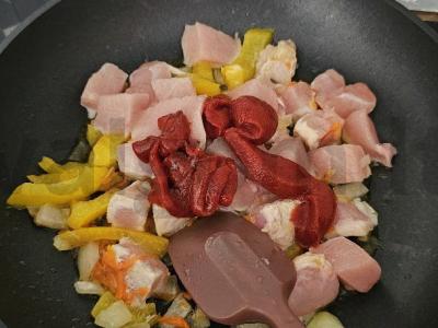 Vištiena su daržovėmis pomidorų padaže Žingsnis 5