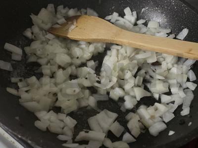 Kibinai su bulvėmis ir grybais keptuvėje Žingsnis 5