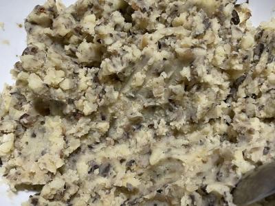 Kibinai su bulvėmis ir grybais keptuvėje Žingsnis 7