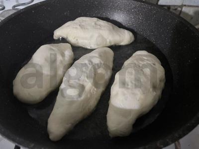 Kibinai su bulvėmis ir grybais keptuvėje Žingsnis 10