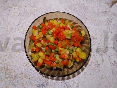 Veganiškas žieminis salotas pagrindine nuotrauka