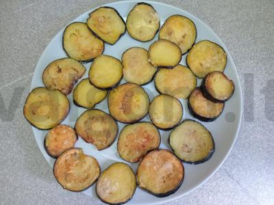 Užkandis iš baklažanų, pomidorų, varškės sūrio ir graikinių riešutų Žingsnis 5