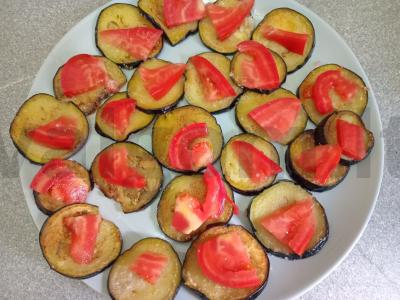 Užkandis iš baklažanų, pomidorų, varškės sūrio ir graikinių riešutų Žingsnis 6