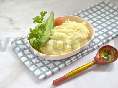 Bulvių košė su kiaušiniu ir sviestu pagrindine nuotrauka