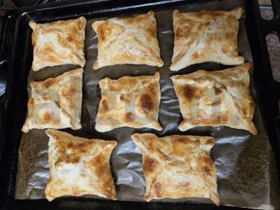 Auksiniai vyniotiniai su varške ir žolelėmis Žingsnis 6