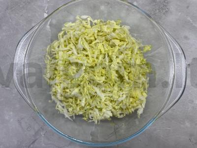 Pekino kopūstų salotos su marinuotais grybais Žingsnis 1