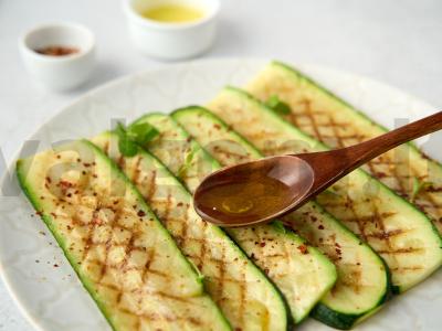 Cukinijos ant grilio keptuvės Žingsnis 4