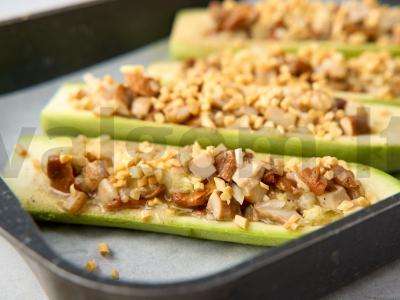 Cukinijų valtelės su grybais Žingsnis 5