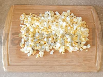 Olivje salotas su žaliu svogūnu Žingsnis 6