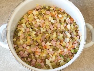 Olivje salotas su žaliu svogūnu Žingsnis 8