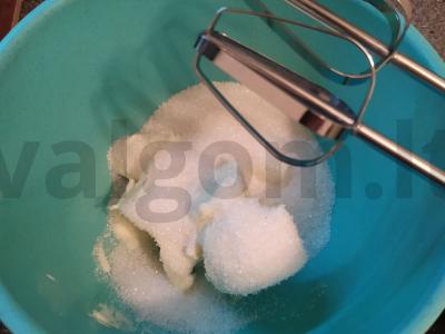 Vieniškas pyragas su vyšniomis Žingsnis 1