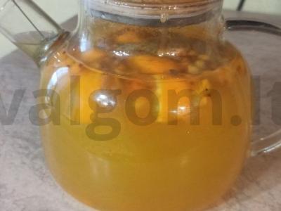 Šaltalankių arbata su mandarinų ir medumi pagrindine nuotrauka