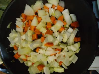 Sriuba su kiauliena, baltosiomis grybais ir makaronais Žingsnis 1