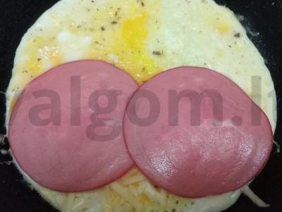 Kiaušinių blynai su kumpiu ir sūriu Žingsnis 5