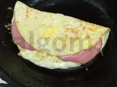 Kiaušinių blynai su kumpiu ir sūriu Žingsnis 6