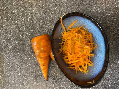 Vitaminų salotas su moliūgu ir obuolių actu Žingsnis 3