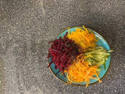 Vitaminų salotas su moliūgu ir obuolių actu Žingsnis 6