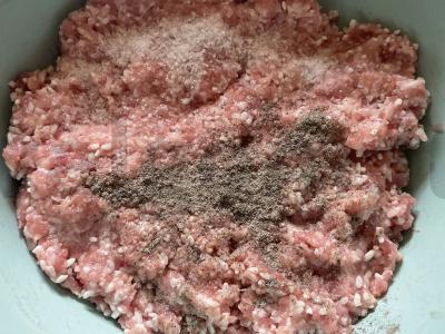 Įdaryti pipirai su mėsa ir ryžiais Žingsnis 2