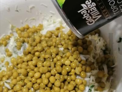 Pavasarinė salotos su kopūstais ir konservuotais žirneliais Žingsnis 4