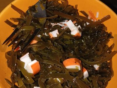 Salotas „Jūros kopūstų su krabų mėsa“ Žingsnis 2