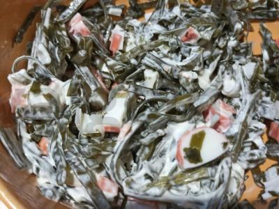 Salotas „Jūros kopūstų su krabų mėsa“ pagrindine nuotrauka