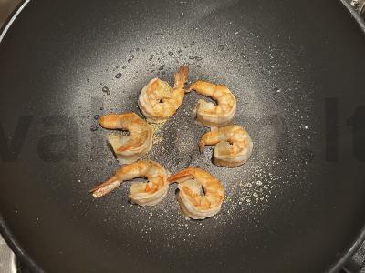 Salotos su krevetėmis ir varškės sūriu Žingsnis 1