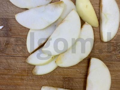 Kvapnus arbata su obuoliu, erškėtuogėmis ir medumi Žingsnis 3