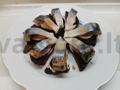 Mini sumuštiniai su burokėliais ir silke pagrindine nuotrauka