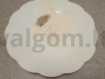 Kepta silkė pomidorų marinate su svogūnais Žingsnis 1