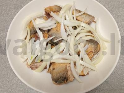 Kepta silkė pomidorų marinate su svogūnais Žingsnis 6