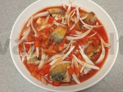 Kepta silkė pomidorų marinate su svogūnais Žingsnis 12