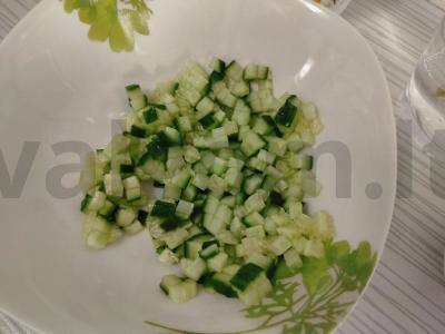 Olivjė su konservuota skumbrė Žingsnis 1